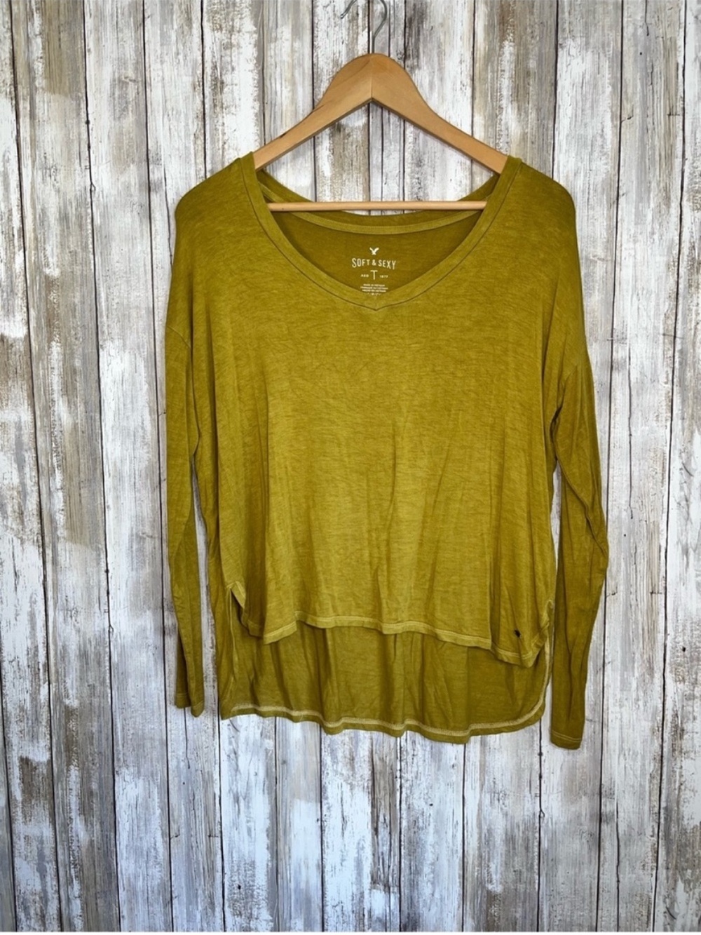 American Eagle Soft & Sexy Mustard Long Sleeve Top Small Layered Hem V-Neck Tee